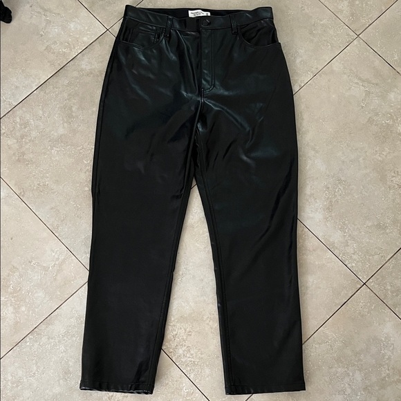 Abercrombie & Fitch Black Faux Leather High-Rise Pants Size 32/14 - Picture 3 of 8
